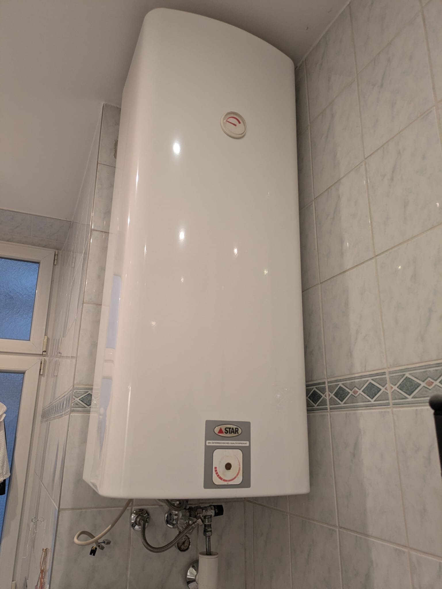 Austausch eines alten Boilers gegen einen neuen Austria Email EHT 150 Liter Speicher im 2. Bezirk Wien – Sanitärservice Wien