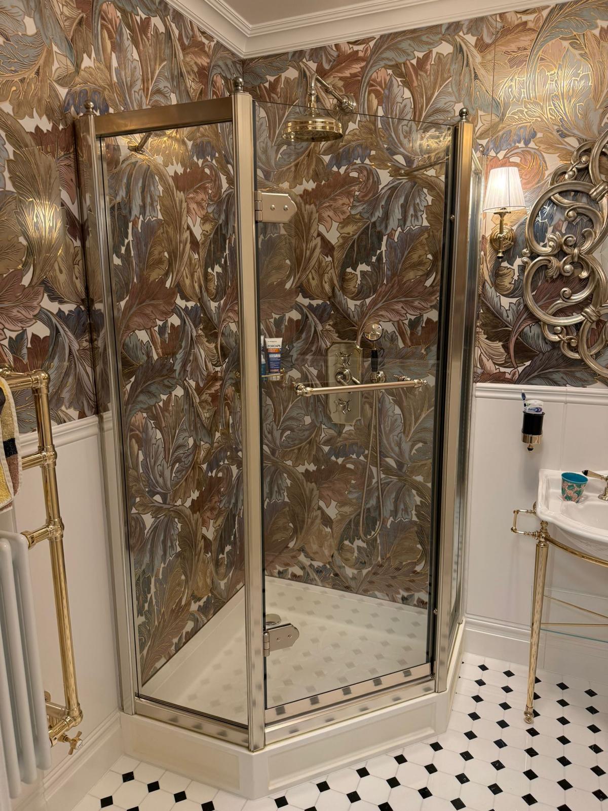 Luxus goldene Schwanenhals-Armatur im Badezimmer in Wien 1190 Döbling – Sanitärservice Wien